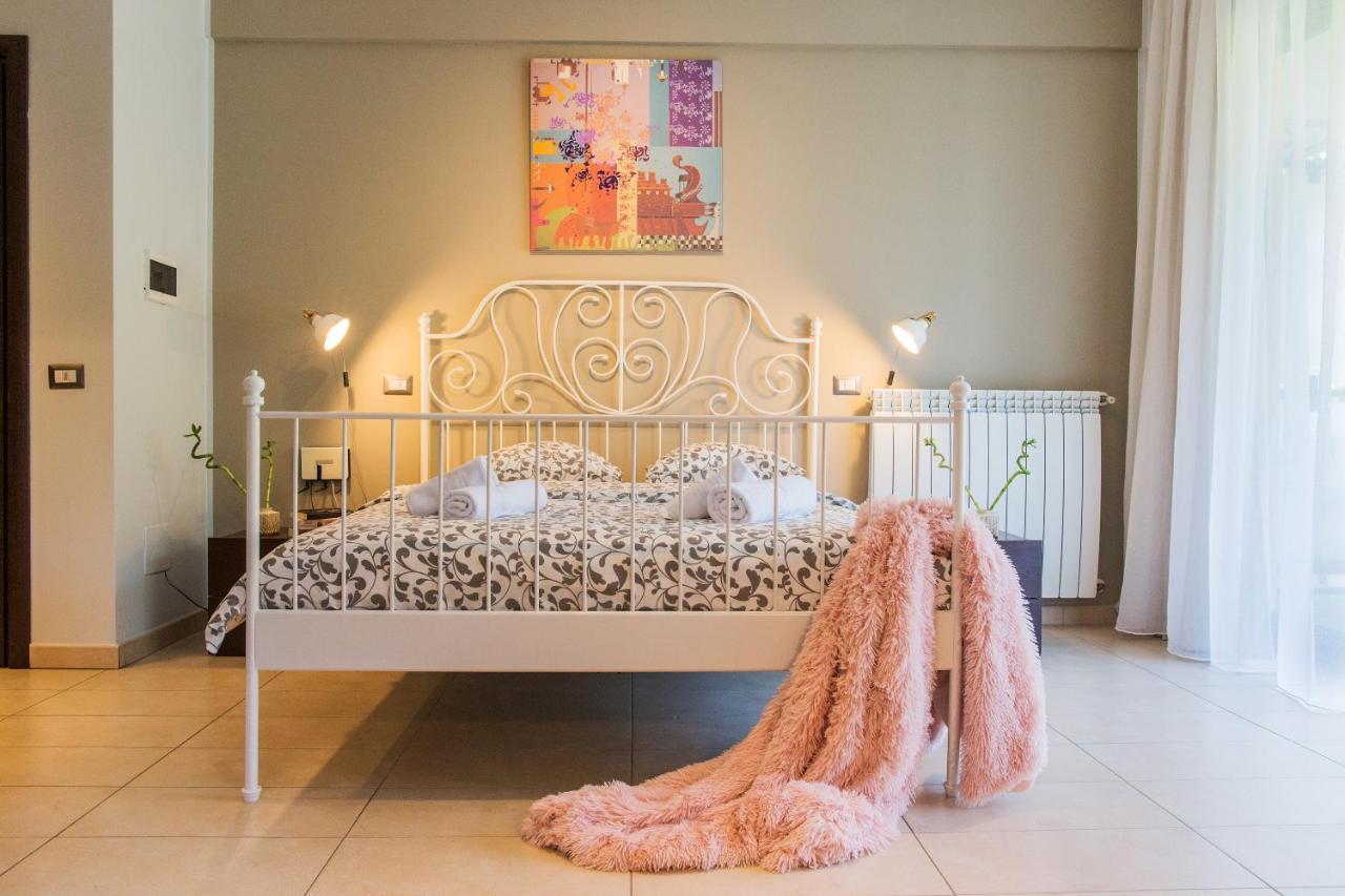 One Love Metropolitan Gardens Studio Apartment Bukares Bagian luar foto