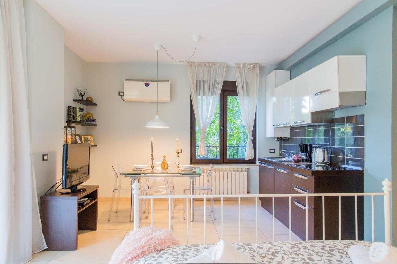 One Love Metropolitan Gardens Studio Apartment Bukares Bagian luar foto