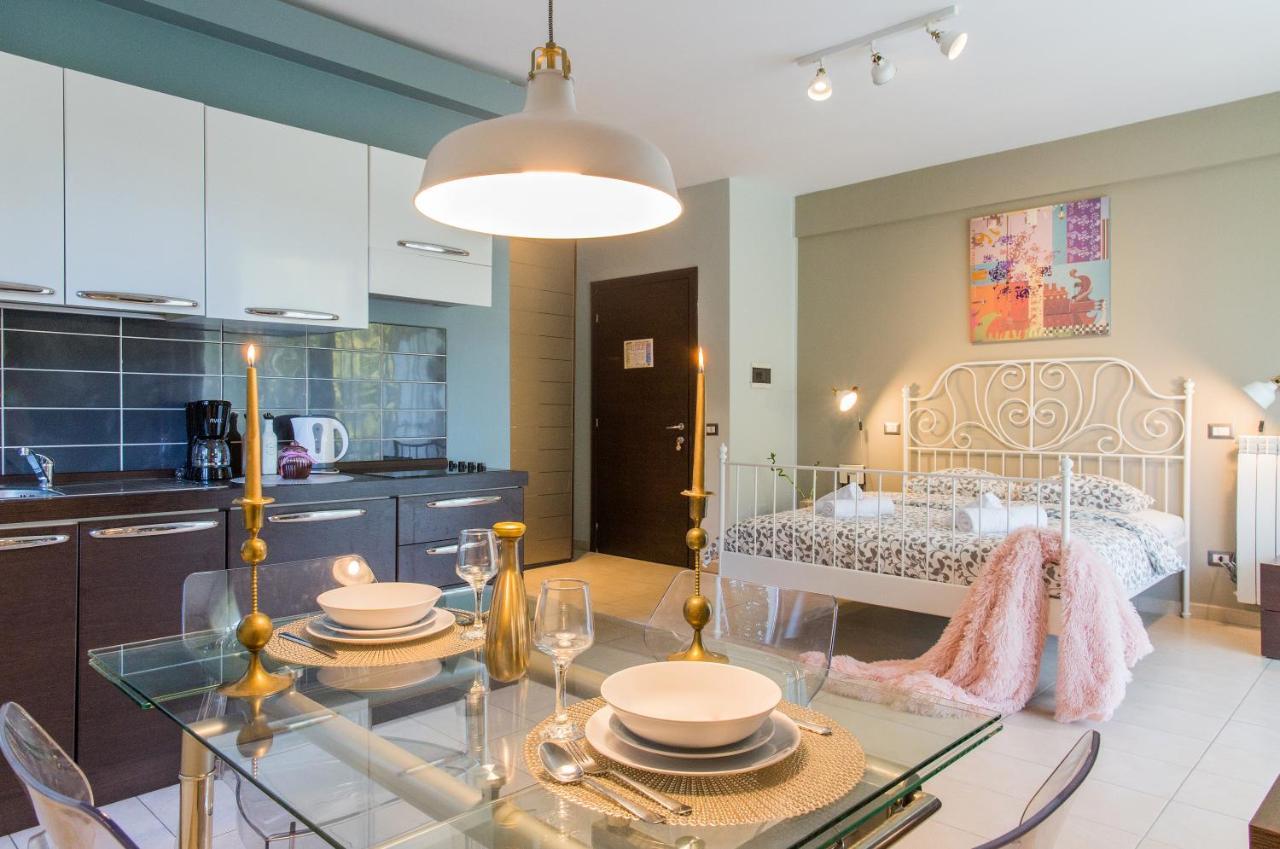 One Love Metropolitan Gardens Studio Apartment Bukares Bagian luar foto