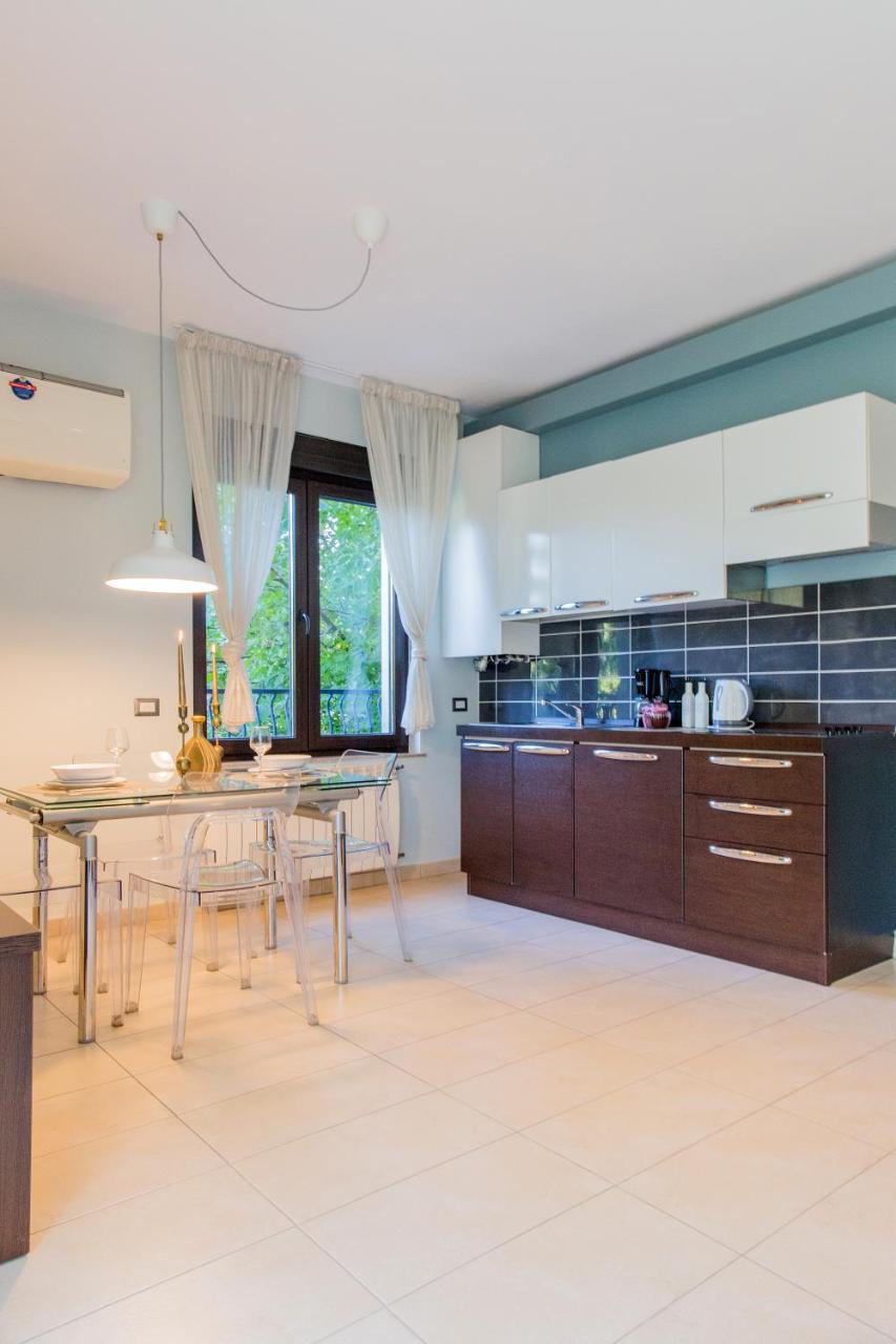 One Love Metropolitan Gardens Studio Apartment Bukares Bagian luar foto