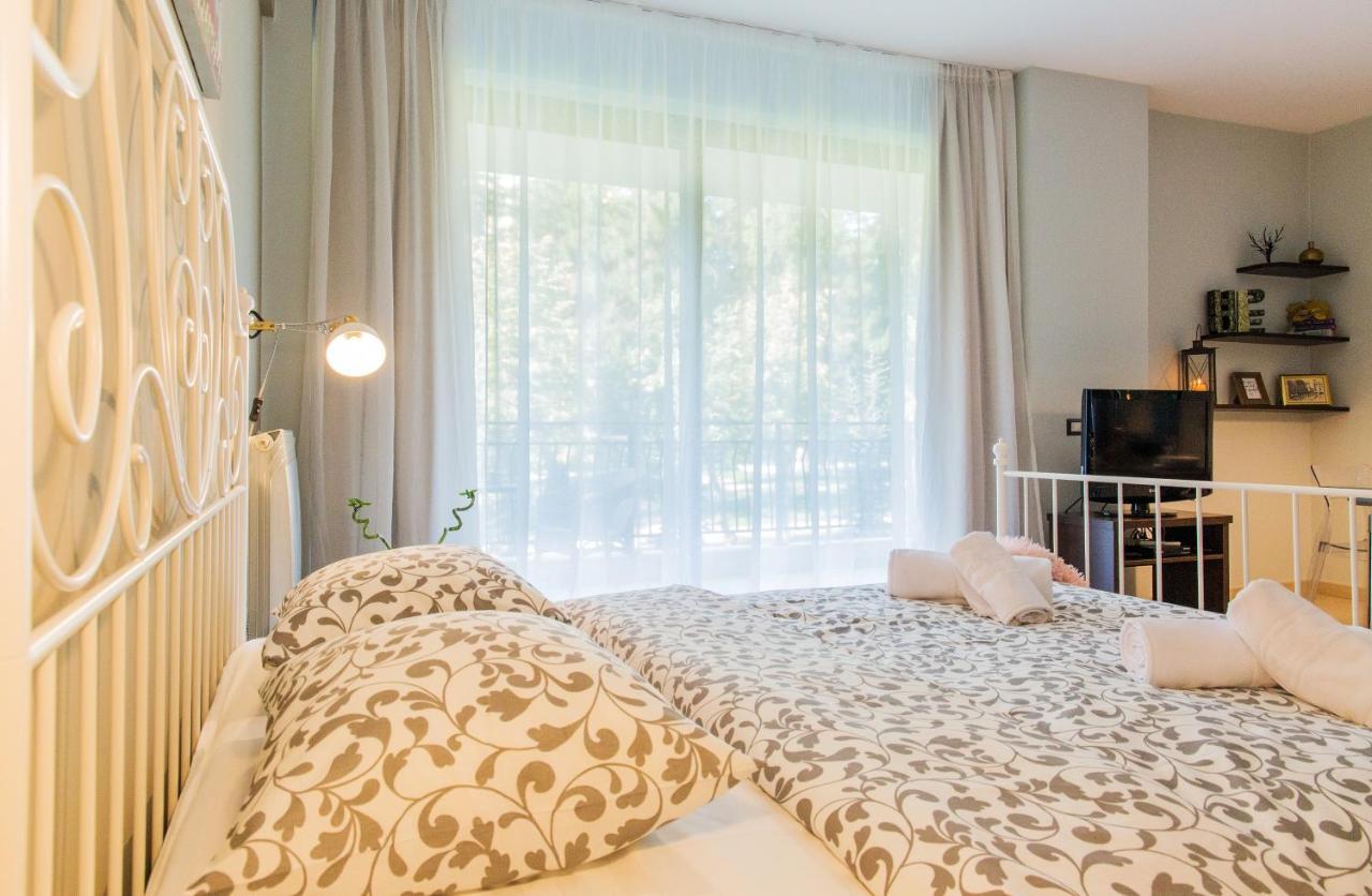 One Love Metropolitan Gardens Studio Apartment Bukares Bagian luar foto